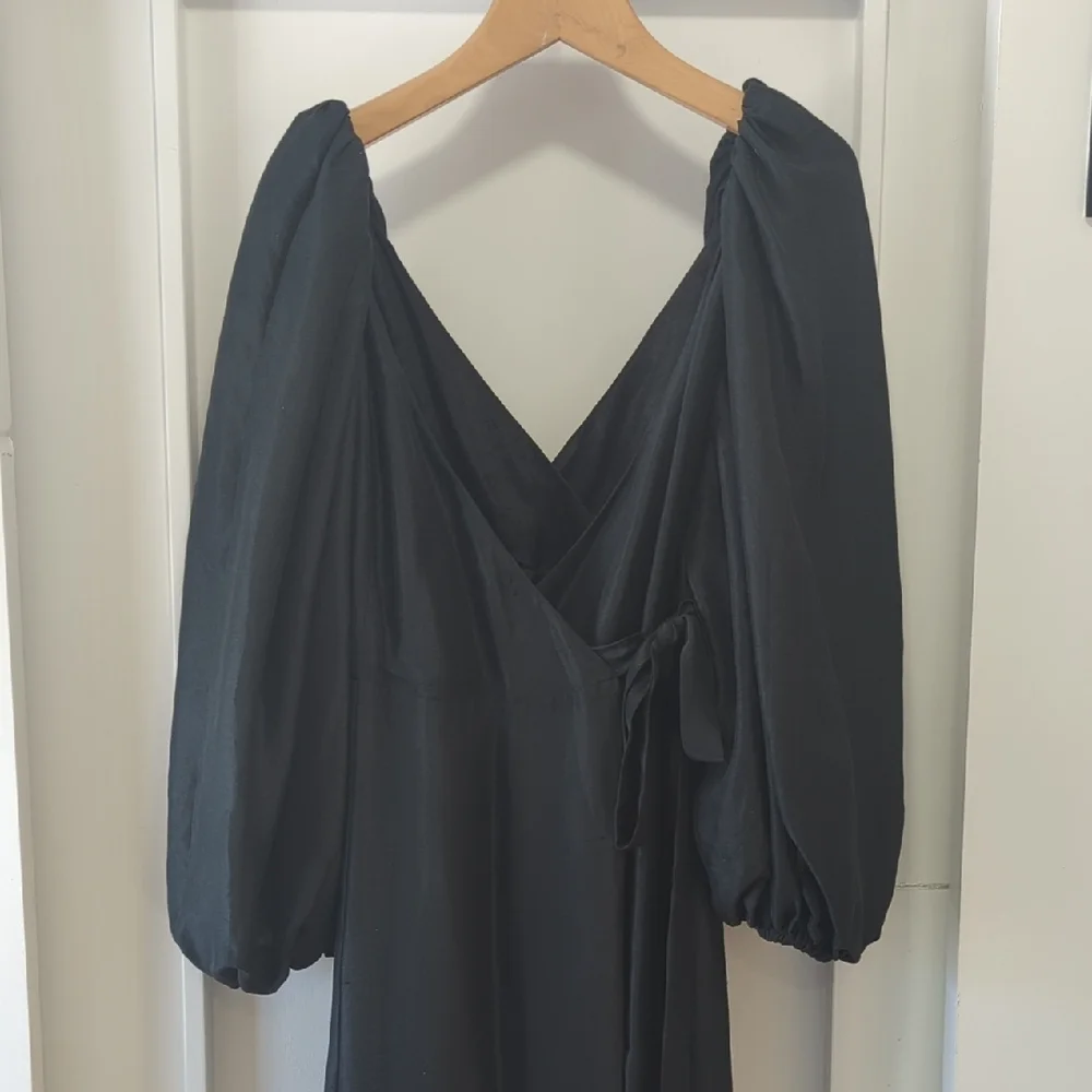 AZEEZA Black Silk Evette Blouson Puff Sleeve Wrap Midi Dress Size XS Bergdorf G